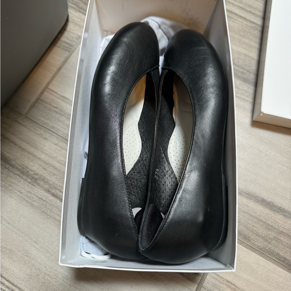 CALLA brand new black leather flats size 7